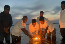 முள்ளிவாய்க்கால் நினைவேந்தல்: நந்திக்கடலில் எம்.பி ரவிகரன் அஞ்சலி/Mullivaikkal Commemoration: MP Ravikaran pays tribute at Nandhikadal
