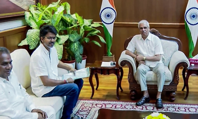 மீண்டும் தள்ளிப்போகின்றதா விஜய் இன் பதவியேற்பு விழா!தொடர்ந்து பரபரப்பில்