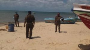 யாழ். காரைநகர் கடற்கரையில் கரையொதுங்கிய அடையாளம் தெரியாத சடலம்!