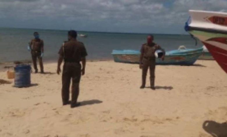 யாழ். காரைநகர் கடற்கரையில் கரையொதுங்கிய அடையாளம் தெரியாத சடலம்!