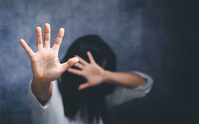 07 வயது சிறுமிக்கு நடத்தப்பட்ட கொடூரம் ; தப்ப முயன்ற இளைஞனுக்கு நடந்த சம்பவம்