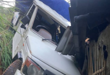 நானுஓயாவில் வீதியை விட்டு விலகி பள்ளத்தில் பாய்ந்து லொறி விபத்து