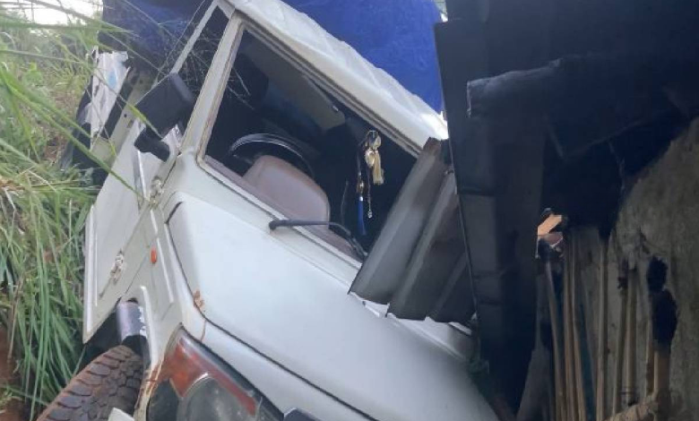 நானுஓயாவில் வீதியை விட்டு விலகி பள்ளத்தில் பாய்ந்து லொறி விபத்து