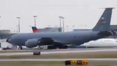 திடீரென வெடித்த அமெரிக்க KC-135 ரக விமானத்தின் எஞ்சின்/he engine of an American KC-135 aircraft suddenly exploded.