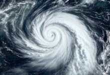 அமெரிக்காவை ஆட்டிப்படைத்த மெகா சூறாவளி