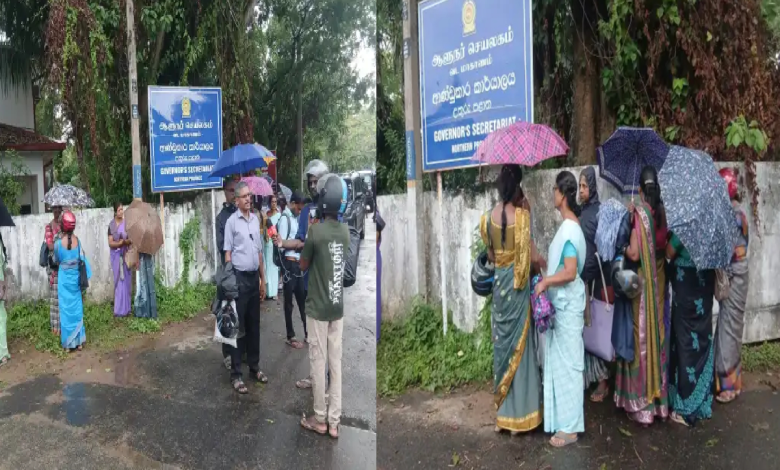 யாழில் மழையிலும் ஆசிரியர்கள் போராட்டம்