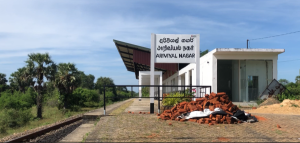 தண்டவாளத்தில் அமர்ந்திருந்தவரை மோதித்தள்ளிய ரயில்