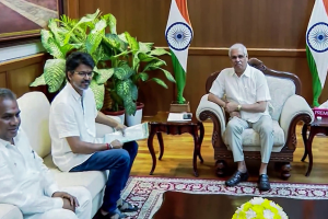 மீண்டும் தள்ளிப்போகின்றதா விஜய் இன் பதவியேற்பு விழா!தொடர்ந்து பரபரப்பில்