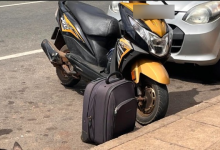 வவுனியா பசார் வீதியில் மர்ம சூட்கேஸ்: பொலிஸார் சோதனை நடத்தி அகற்றினர்