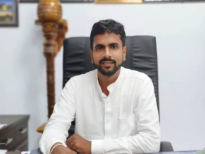 வவுனியா மேயர், சாவகச்சேரி உப தவிசாளர் பதவி நீக்கம்
