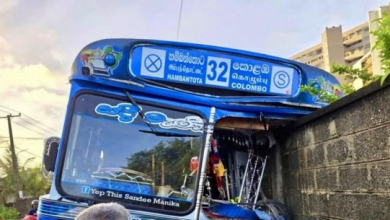 காலியில்-பேருந்து சுவரில் மோதி விபத்து – மூவர் காயம்