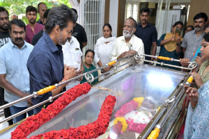 பாரதிராஜா உடலுக்கு முழு அரசு மரியாதை – தமிழ்நாடு முதலமைச்சர் விஜய் அறிவிப்பு