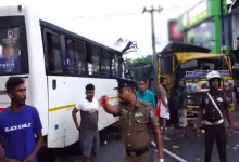 அதிகாலை கோர விபத்து; பஸ் - டிப்பர் மோதலில் 20 பேர் காயம்