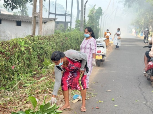 வவுனியாவில் தூய்மைப் பணியில் கைகோர்த்த பொதுமக்கள், அதிகாரிகள்