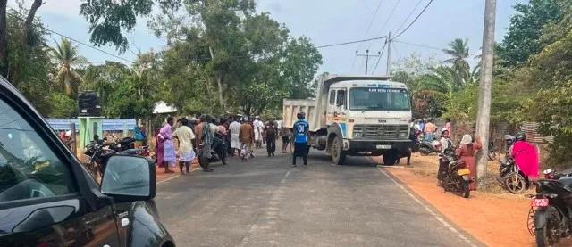 வவுனியாவில் கோர விபத்து: முச்சக்கர வண்டியில் பயணித்த ஒருவர் உயிரிழப்பு; மூவர் காயம்